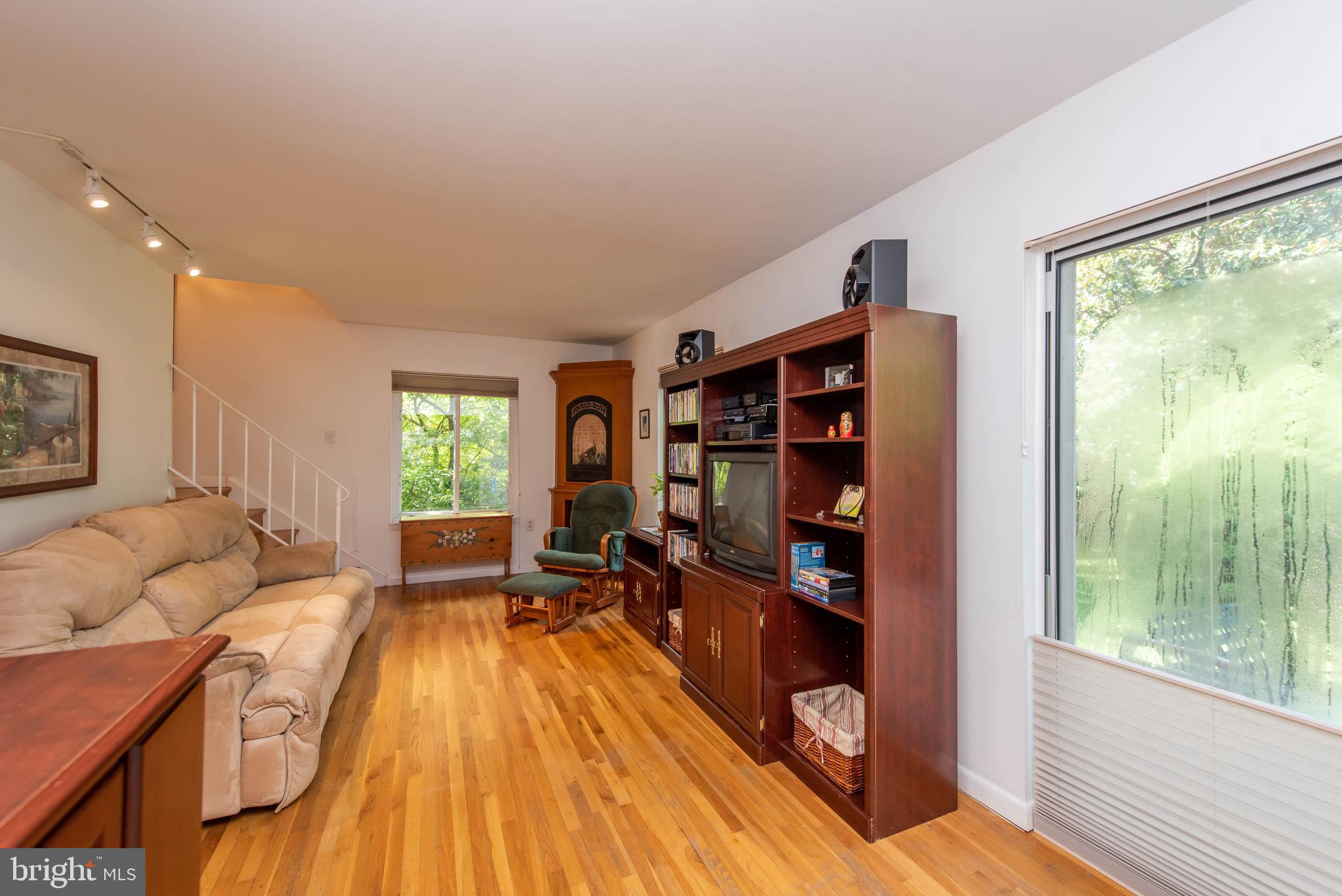 65 Ridge Road, Unit J Greenbelt, MD 20770 - Photo 3 of 36 Living Room