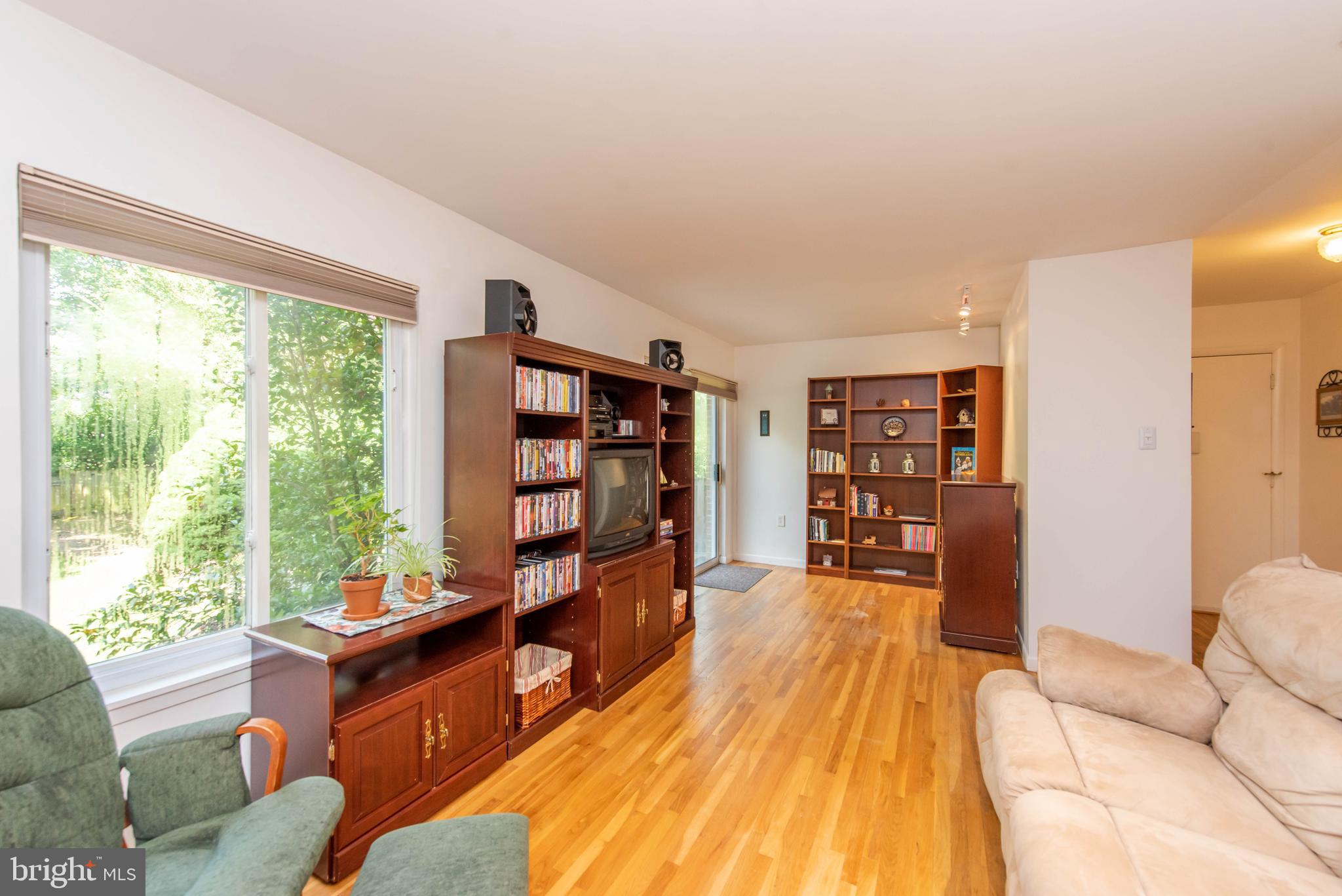 65 Ridge Road, Unit J Greenbelt, MD 20770 - Photo 5 of 36 Living Room