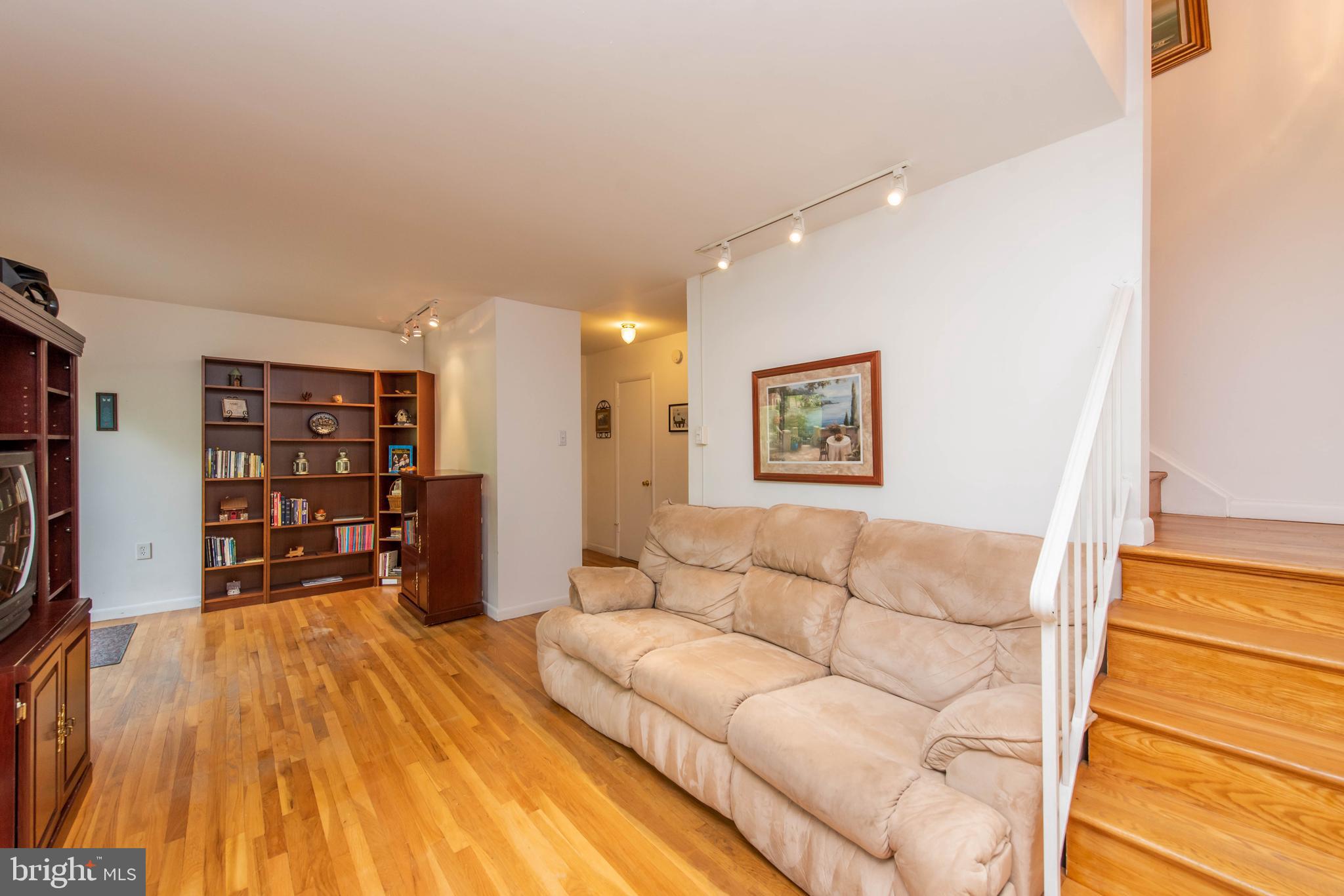 65 Ridge Road, Unit J Greenbelt, MD 20770 - Photo 6 of 36 Living Room