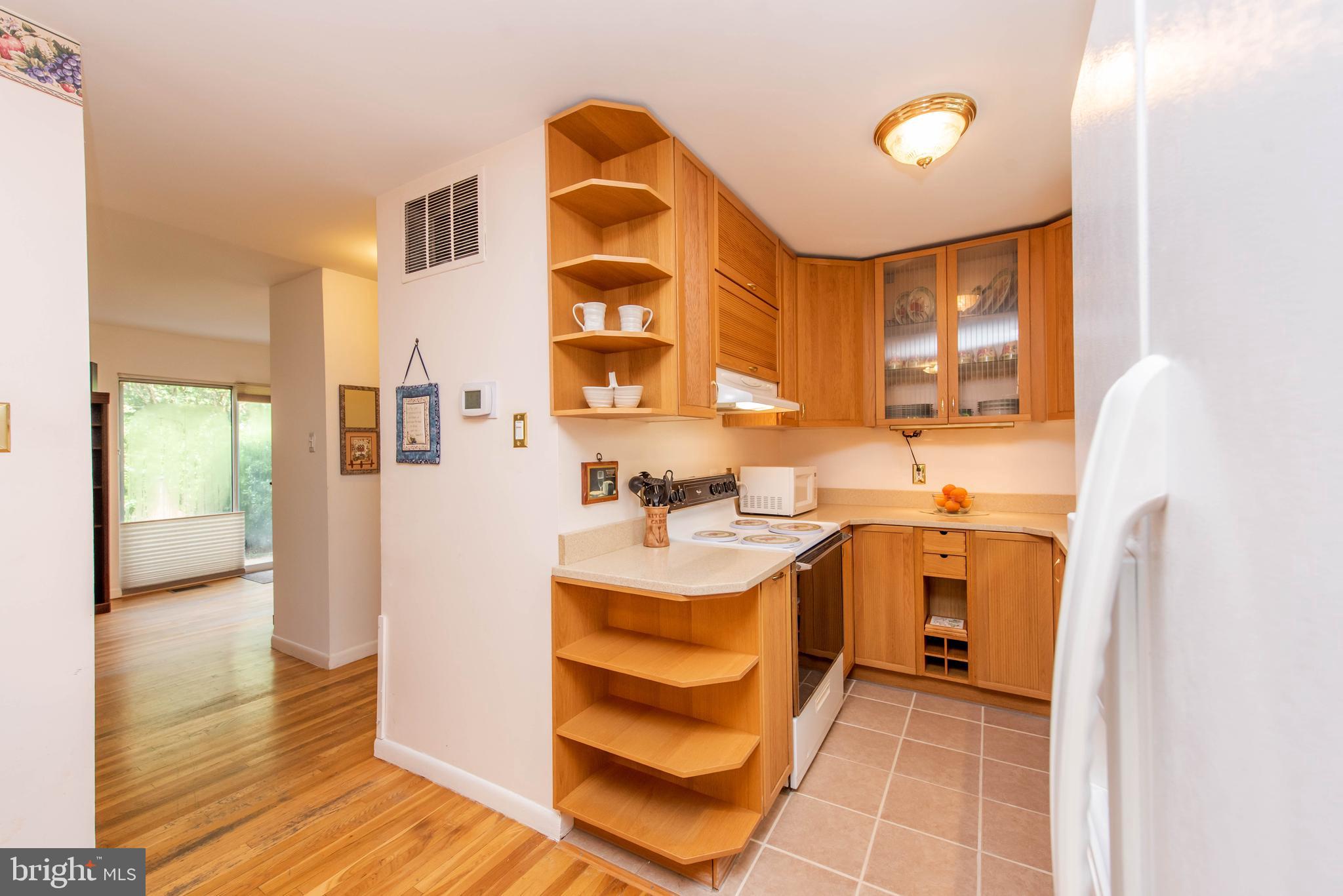 65 Ridge Road, Unit J Greenbelt, MD 20770 - Photo 8 of 36 Kitchen