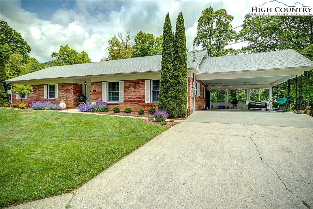 156 Watauga Drive Boone, NC 28607 - Photo 4 of 36 Gallery Image 4