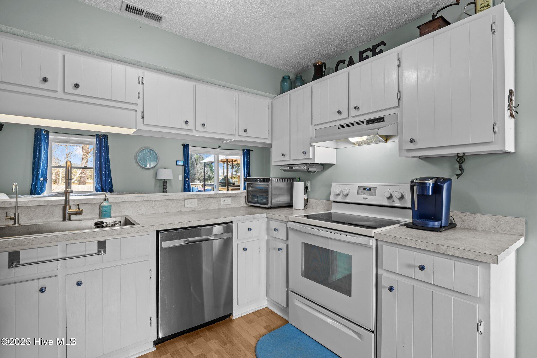 1810 Paulette Road Morehead City, NC 28557 - Photo 16 of 52 27-web-or-mls-1S3A1514