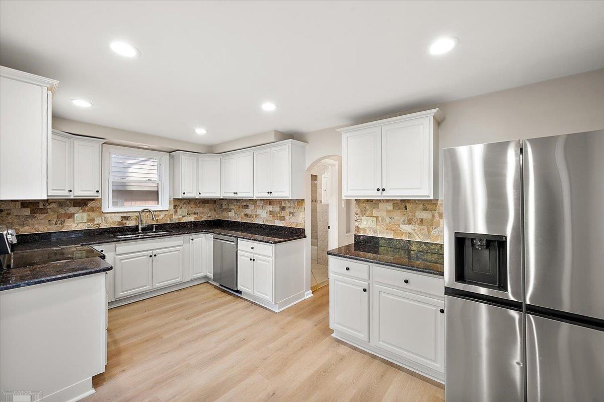 20945 Hampton Road Harper Woods, MI 48225 - Photo 23 of 74 Kitchen