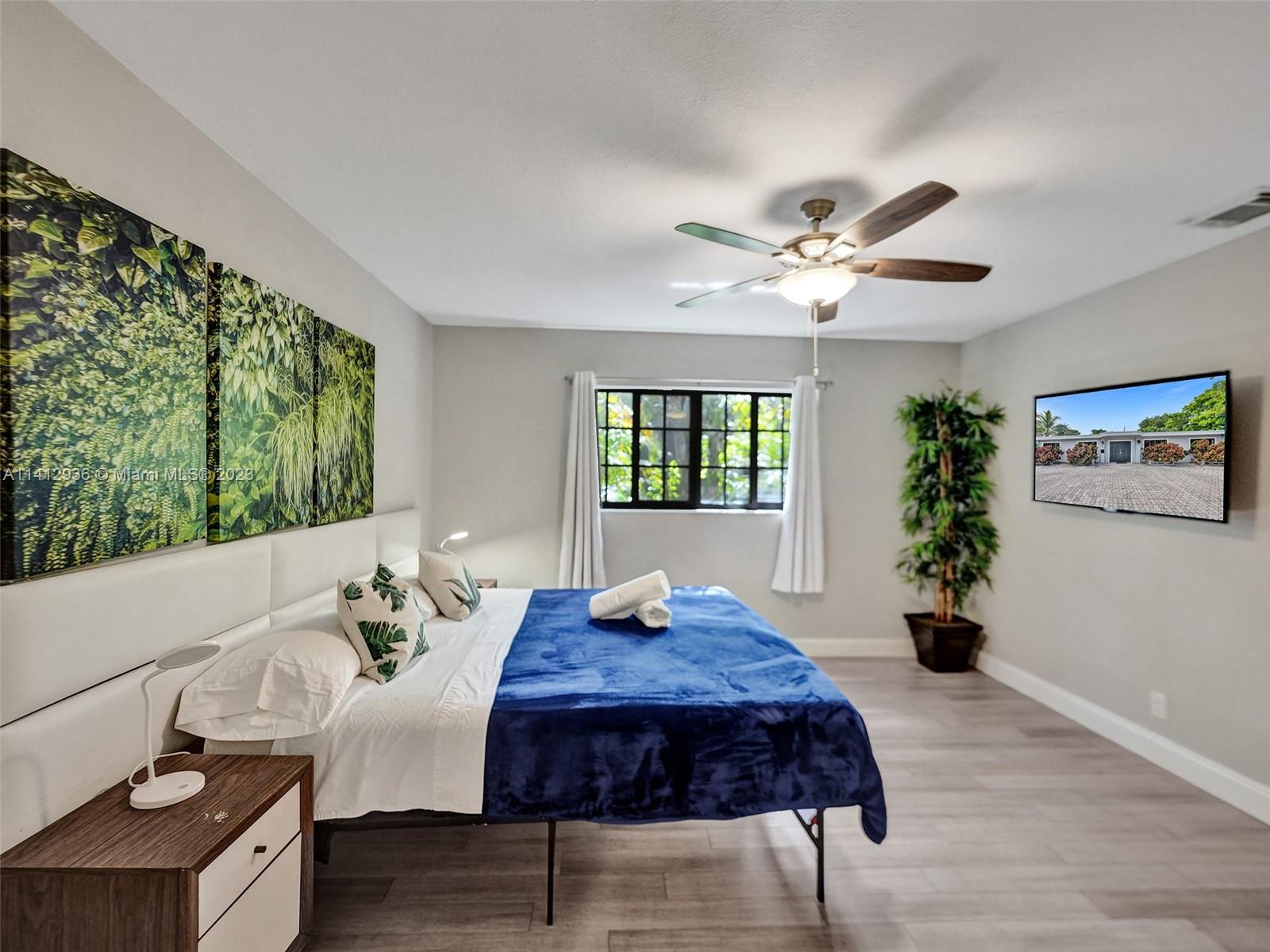 2500 Northeast 19th Street Pompano Beach, FL 33062 - Photo 45 of 51 a living room with furniture chandelier and a window