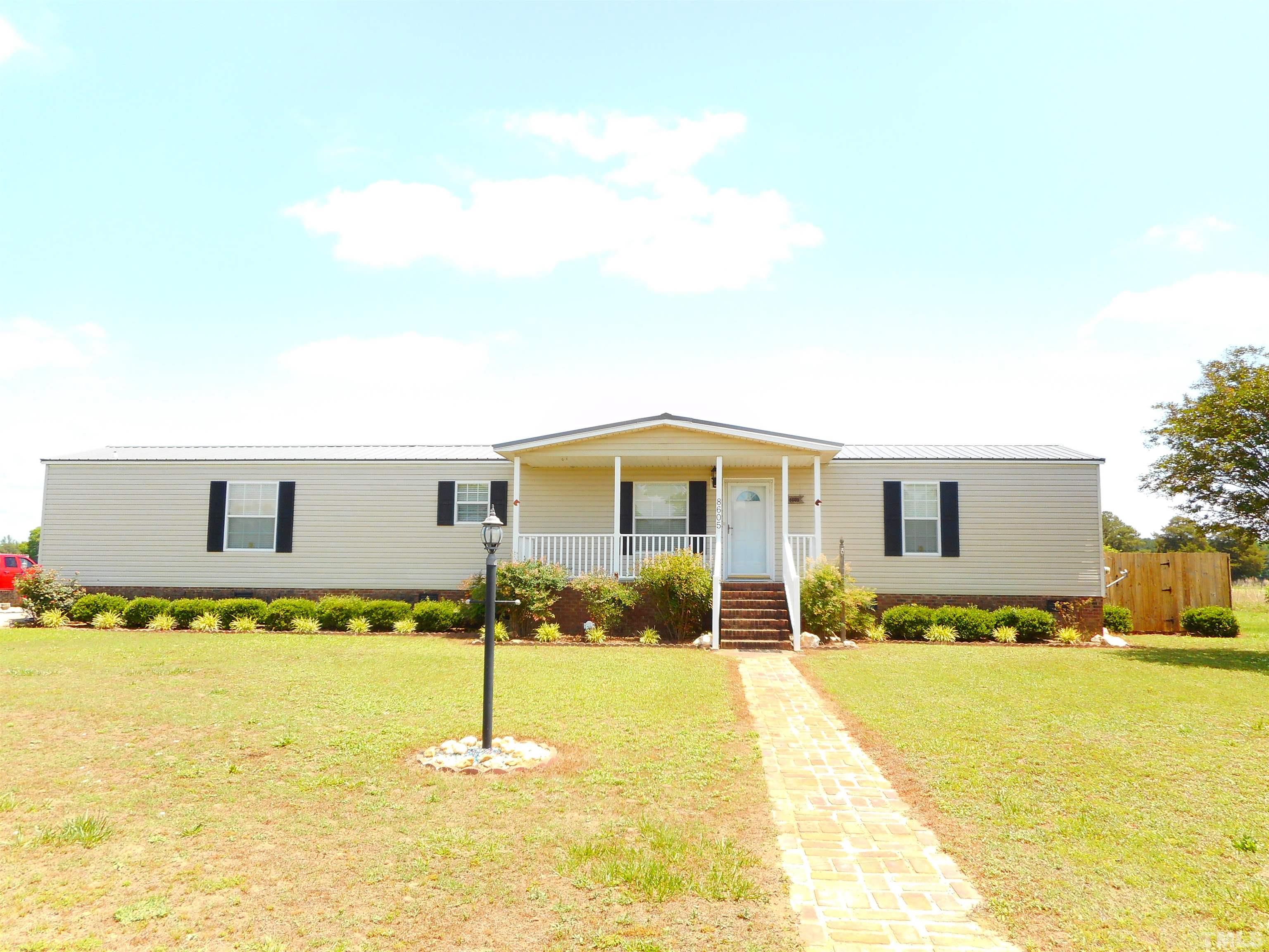 8605 Ransom Lane Kenly, NC 27542 - Photo 1 of 38 a front view of house with a yard