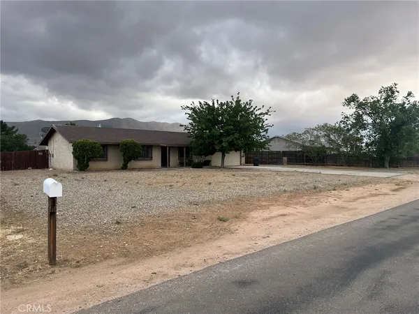 $2,500 | 21181 Balsa Street, Apple Valley, CA 92308