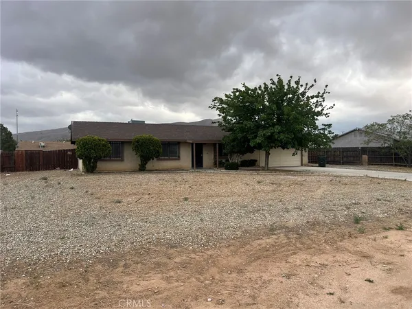 $2,500 | 21181 Balsa Street, Apple Valley, CA 92308