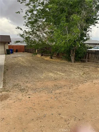 $2,500 | 21181 Balsa Street, Apple Valley, CA 92308