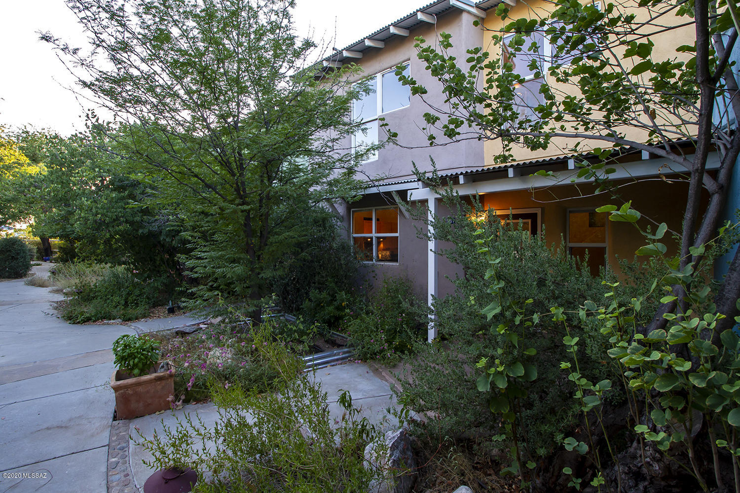 537 East Roger Road Tucson, AZ 85705 - Photo 1 of 48
