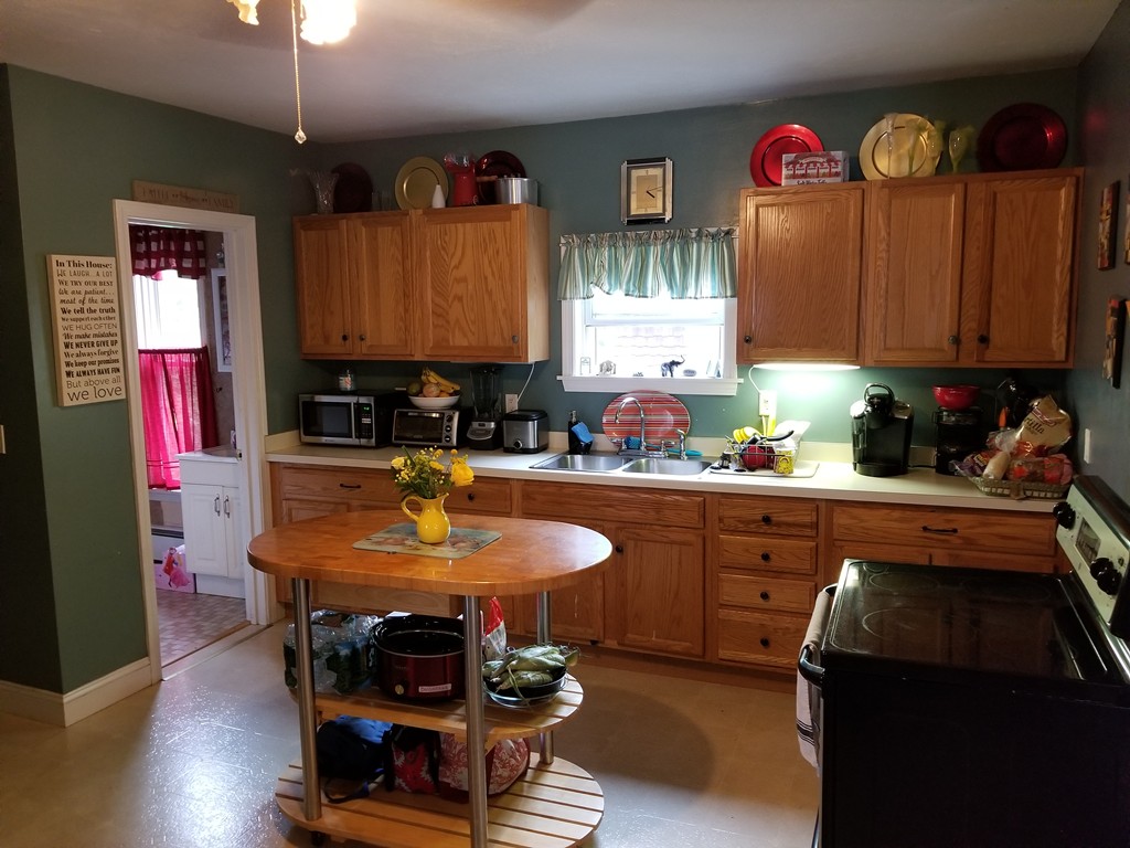 376 High Street Clinton, MA 01510 - Photo 5 of 11 Gallery Image 5