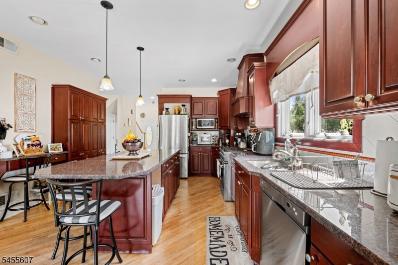 70 Farmingdale Road Wayne, NJ 07470 - Photo 4 of 40 Gallery Image 4