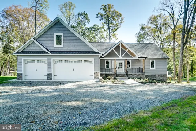 a view of a house with yard and tree s