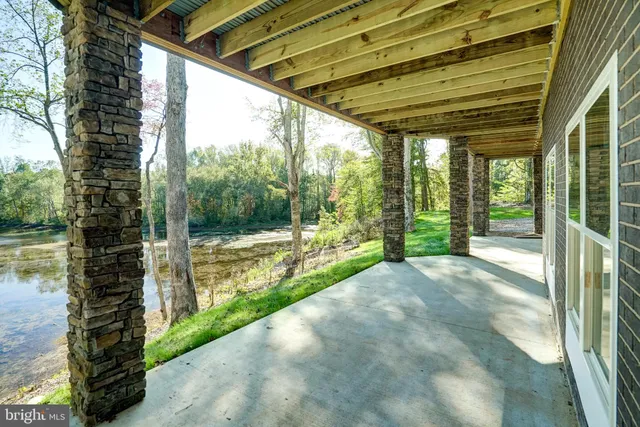 a view of backyard with pathway