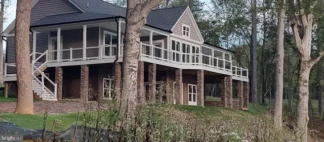a street sign on a wall next to a road