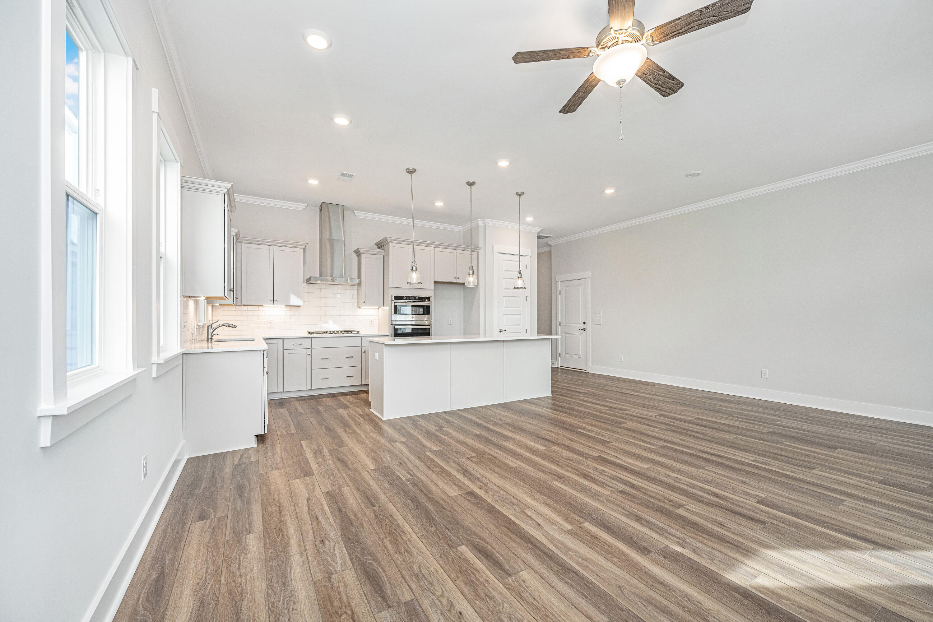 3506 Habenaria Road Mount Pleasant, SC 29466 - Photo 8 of 29 Living room/eat-in/kitchen