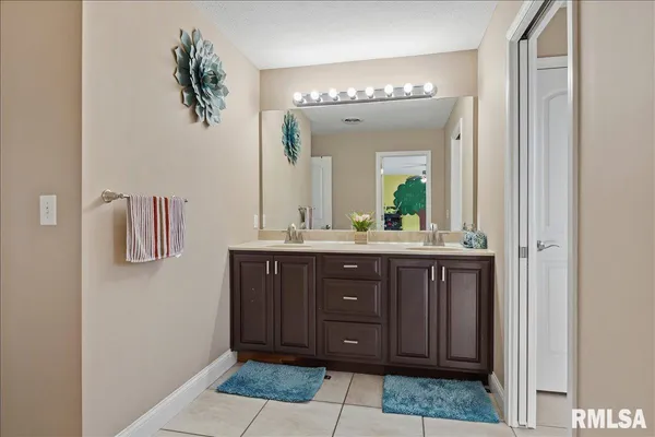 $545,900 | 2505 Centennial Drive, Springfield, IL 62711