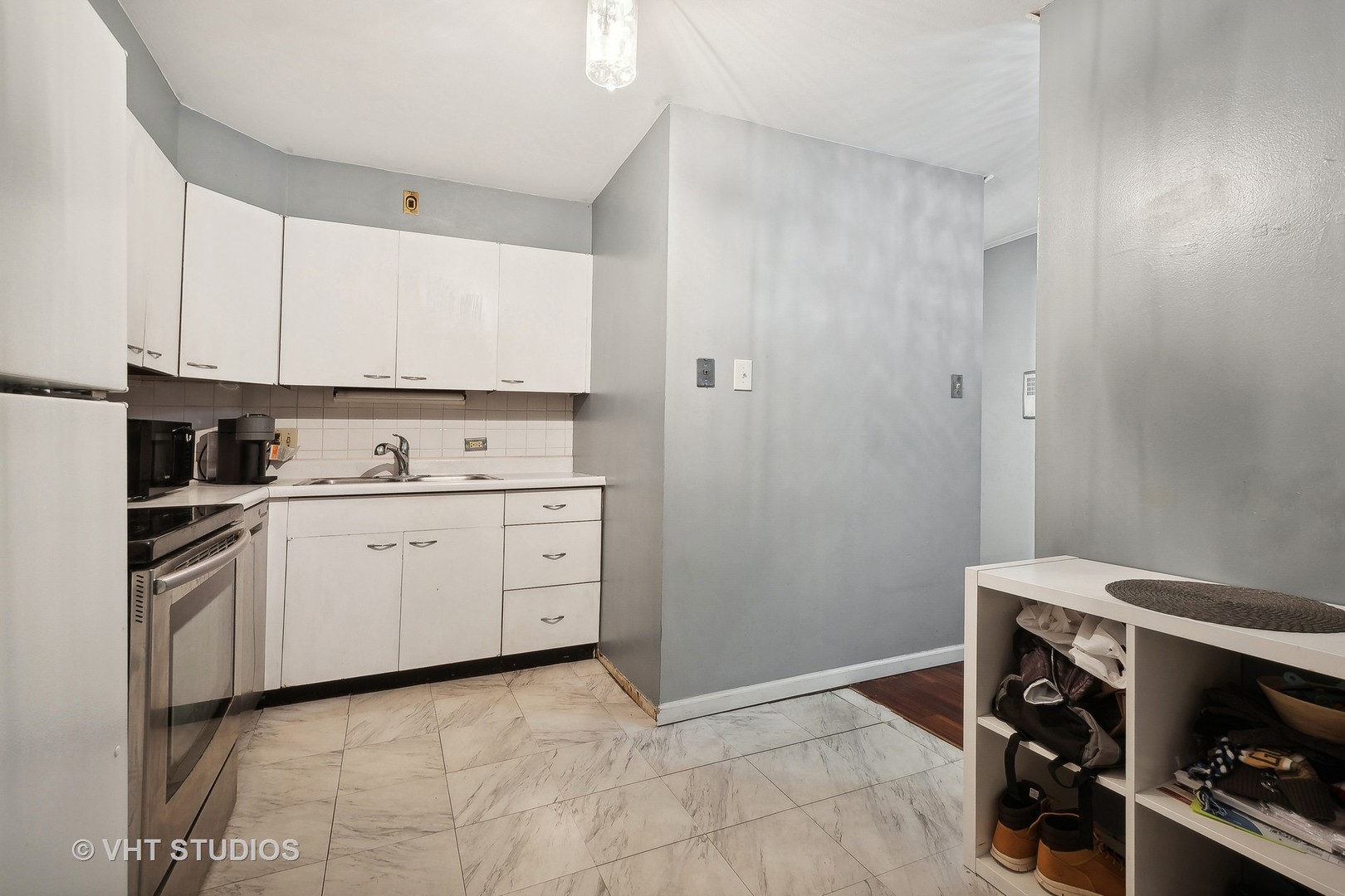 1567 Ridge Avenue, Unit 405 Evanston, IL 60201 - Photo 8 of 17 Gallery Image 8