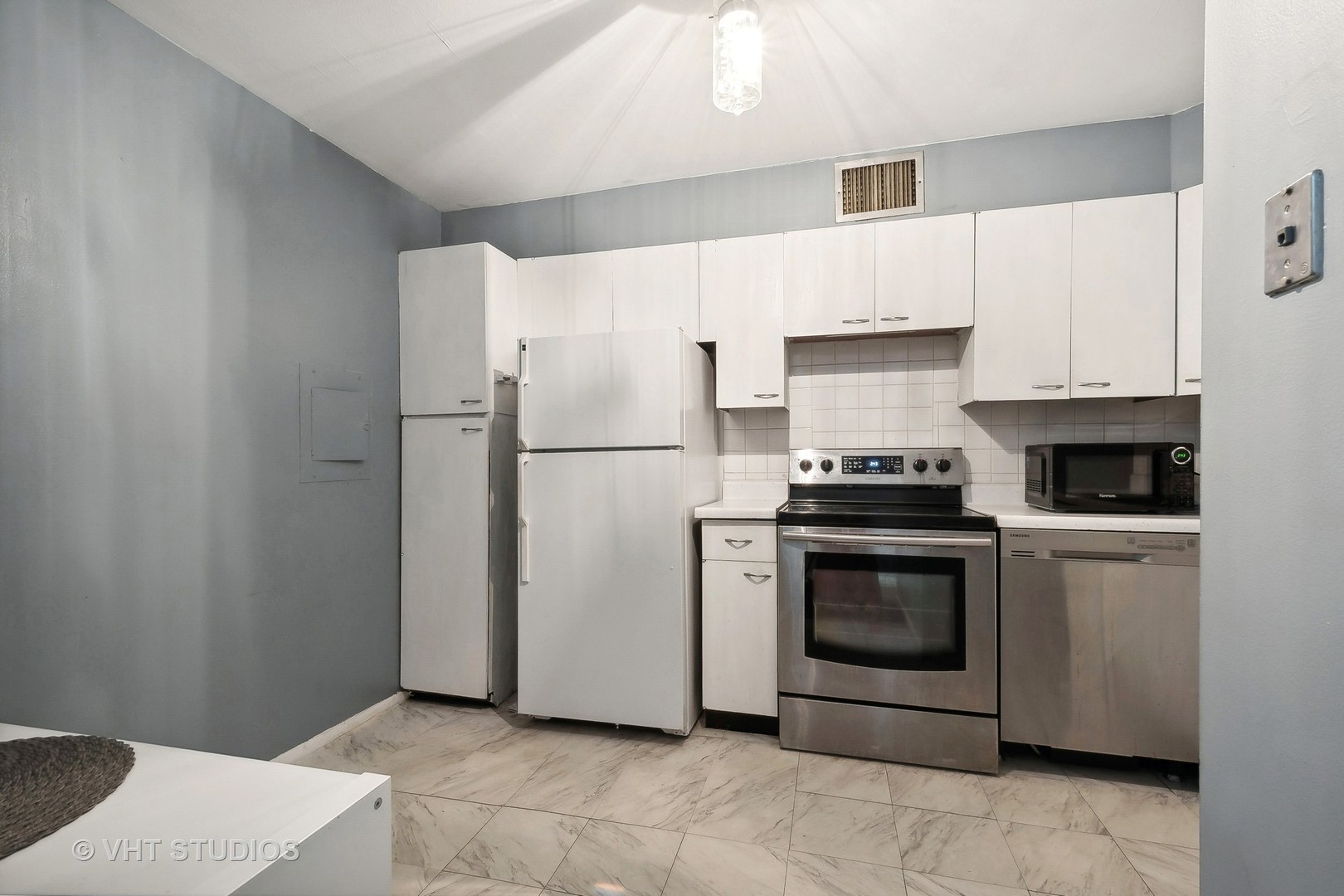 1567 Ridge Avenue, Unit 405 Evanston, IL 60201 - Photo 9 of 17 Gallery Image 9