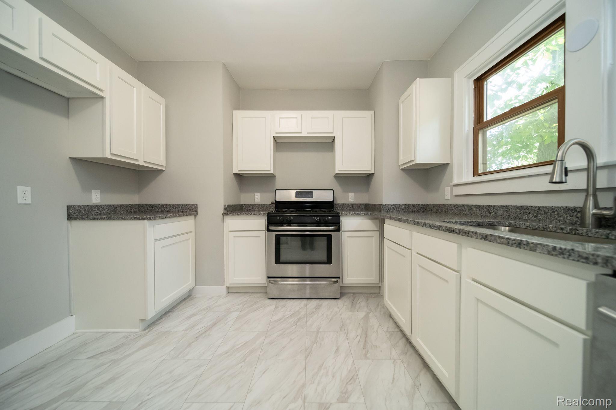 735 Menominee Road Pontiac, MI 48341 - Photo 9 of 93 Gallery Image 9