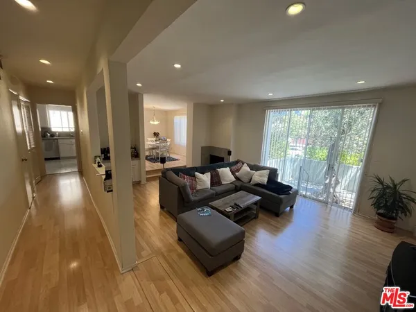 $5,200 | 11937 Darlington Avenue, Unit 1, Los Angeles, CA 90049