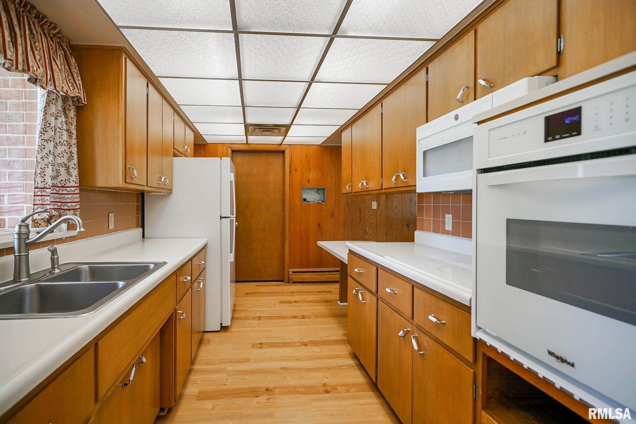 5814 West Fairview Road Peoria, IL 61607 - Photo 10 of 36 Gallery Image 10
