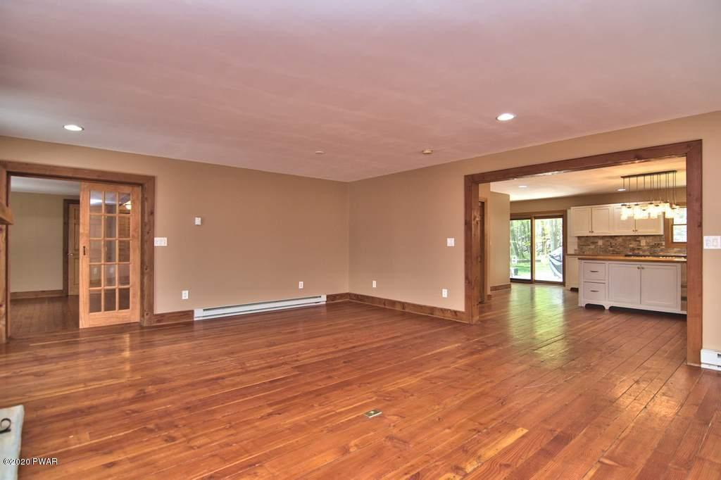 35 Short Cut Road Lakeville, PA 18438 - Photo 17 of 59 Living Room