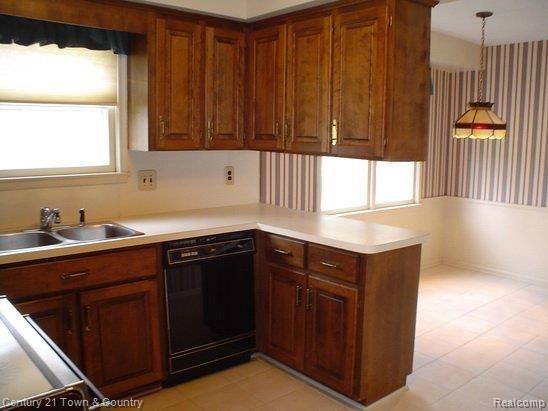 730 Birch Tree Lane Rochester, MI 48306 - Photo 4 of 23 Kitchen