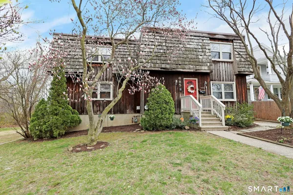 $699,900 | 685 Knapps Highway, Fairfield, CT 06825