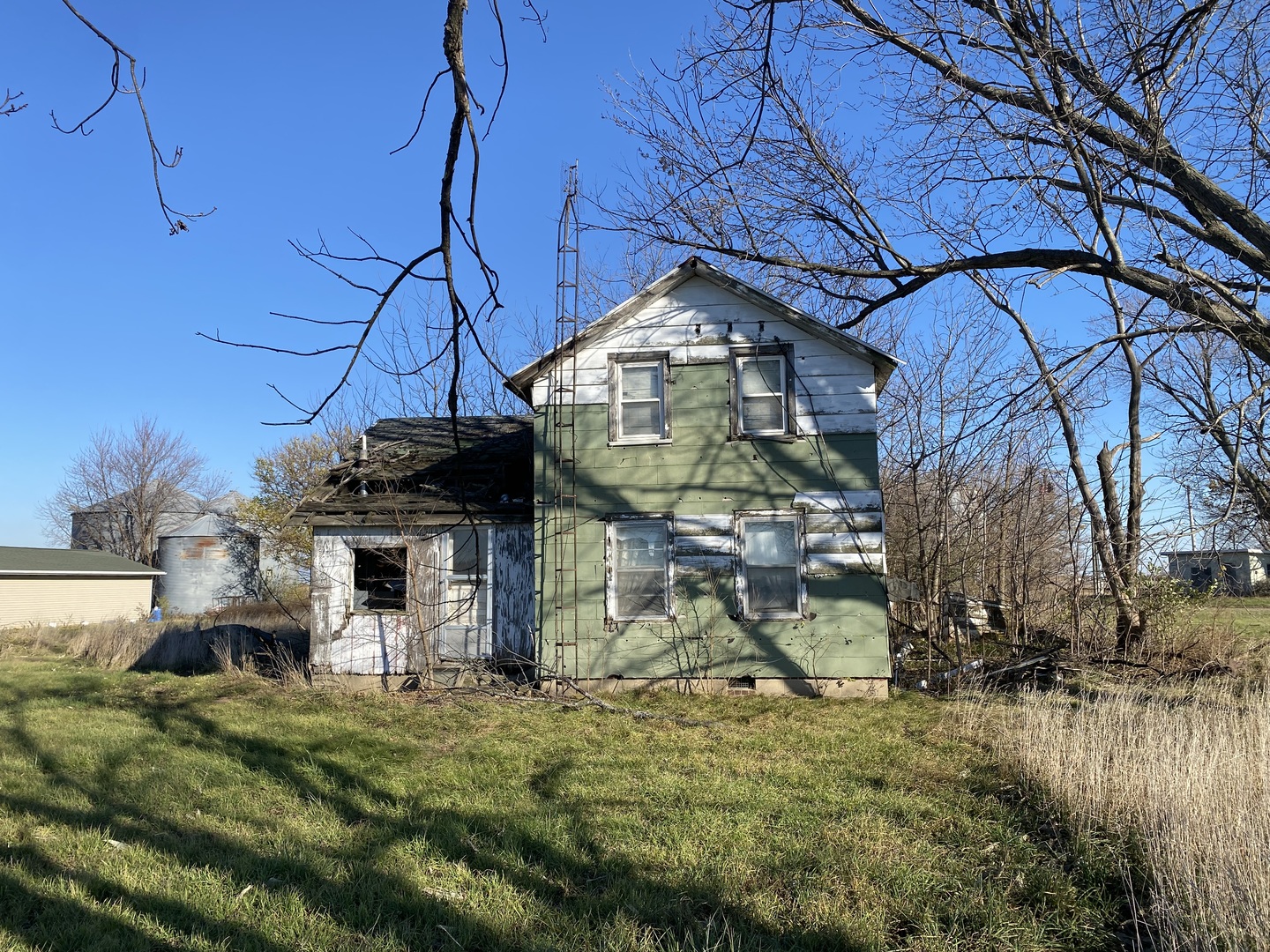 649 East 9th Road Wenona, IL 61377 - Photo 1 of 8 a view of a house with a yard