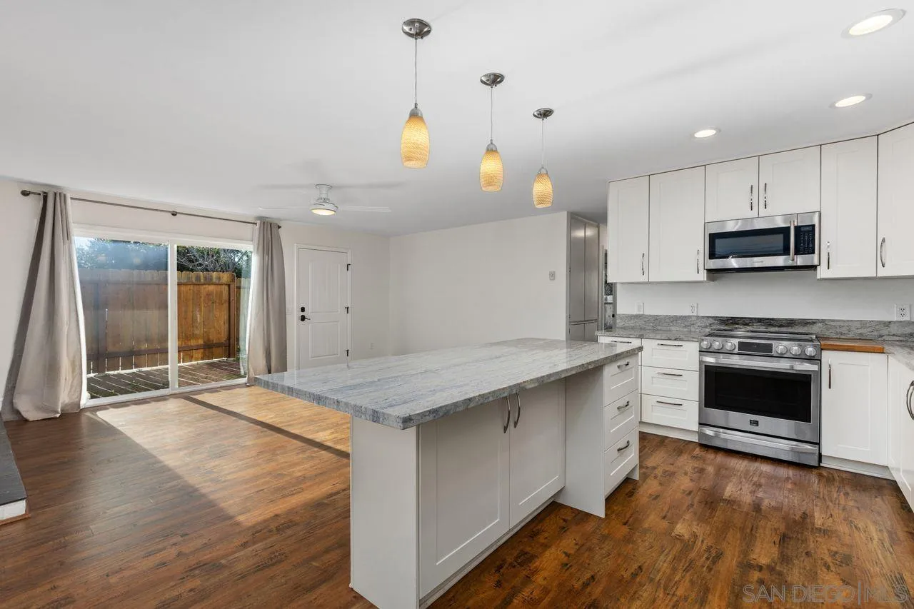401 Requeza Street Encinitas, CA 92024 - Photo 9 of 33 Gallery Image 9