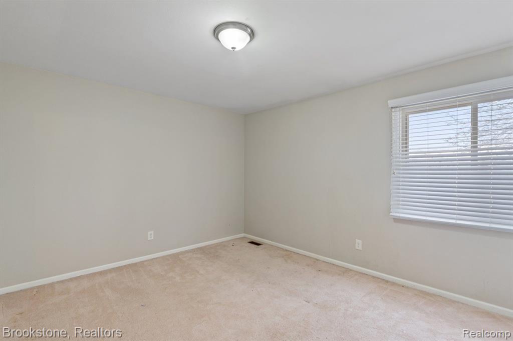 36875 Chesapeake Road Farmington Hills, MI 48335 - Photo 21 of 41