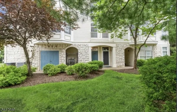 $725,000 | 317 Kensington Lane, Livingston, NJ 07039