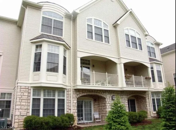 $725,000 | 317 Kensington Lane, Livingston, NJ 07039