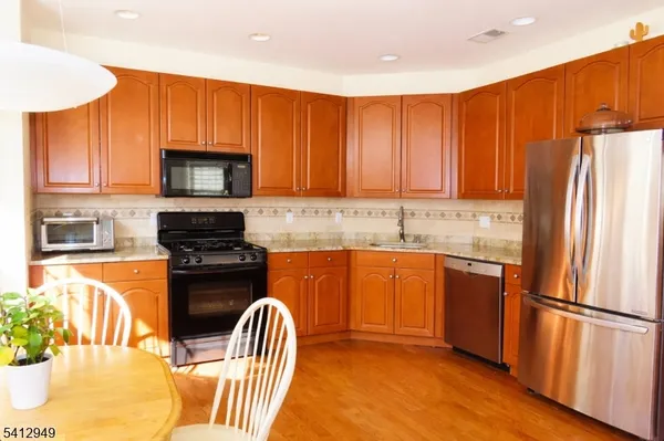 $725,000 | 317 Kensington Lane, Livingston, NJ 07039