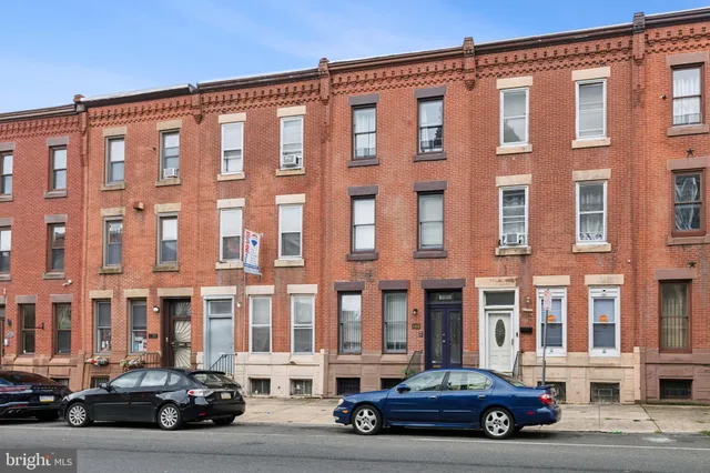 a car parked in front of a building