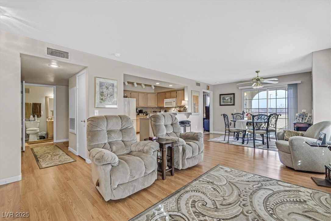 7950 West Flamingo Road, Unit 1054 Las Vegas, NV 89147 - Photo 5 of 24 Clean-Bright-Expansive Convenient Living