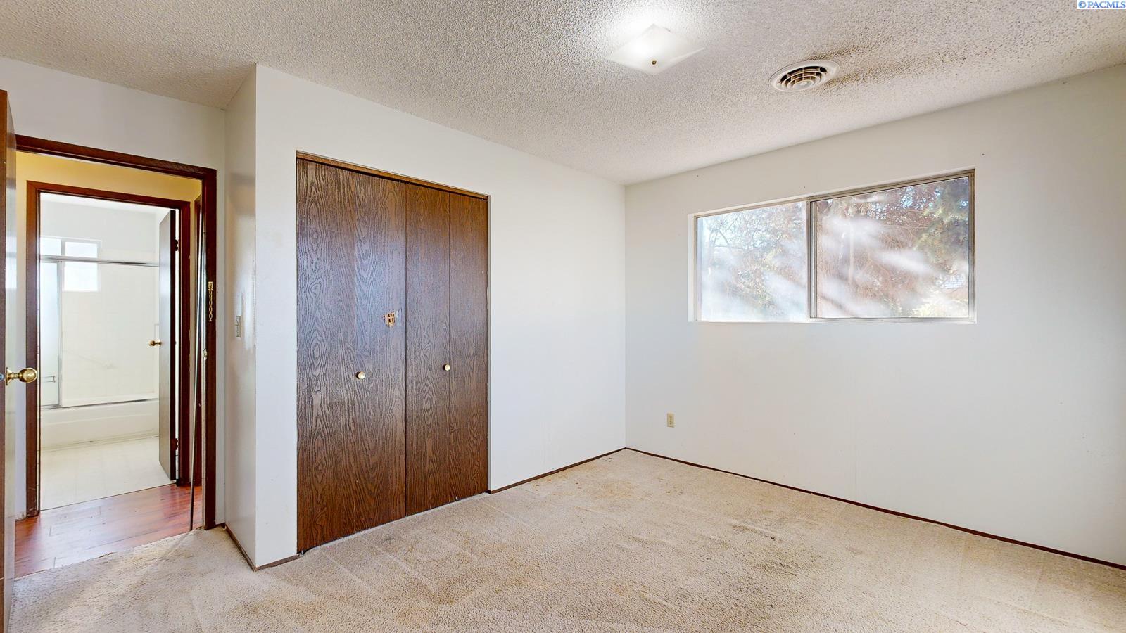 200 East Bonnieview Road Grandview, WA 98930 - Photo 10 of 23 Gallery Image 10