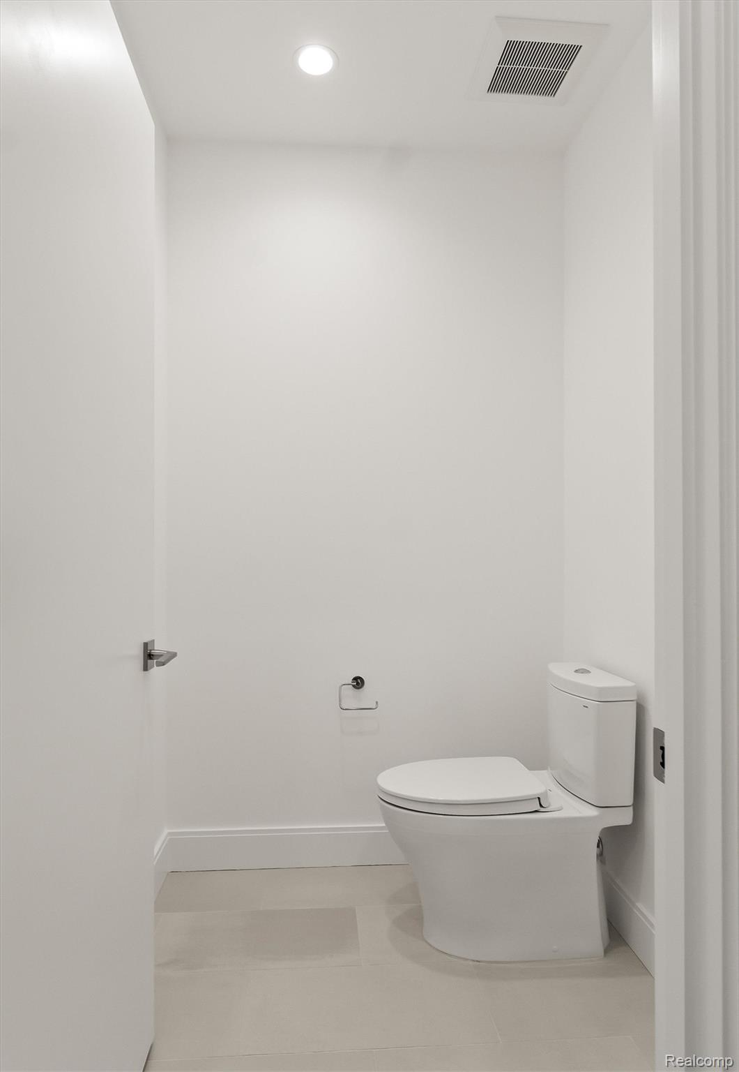 2051 Villa Road, Unit 401 Birmingham, MI 48009 - Photo 21 of 23 Unit 401_20.jpg