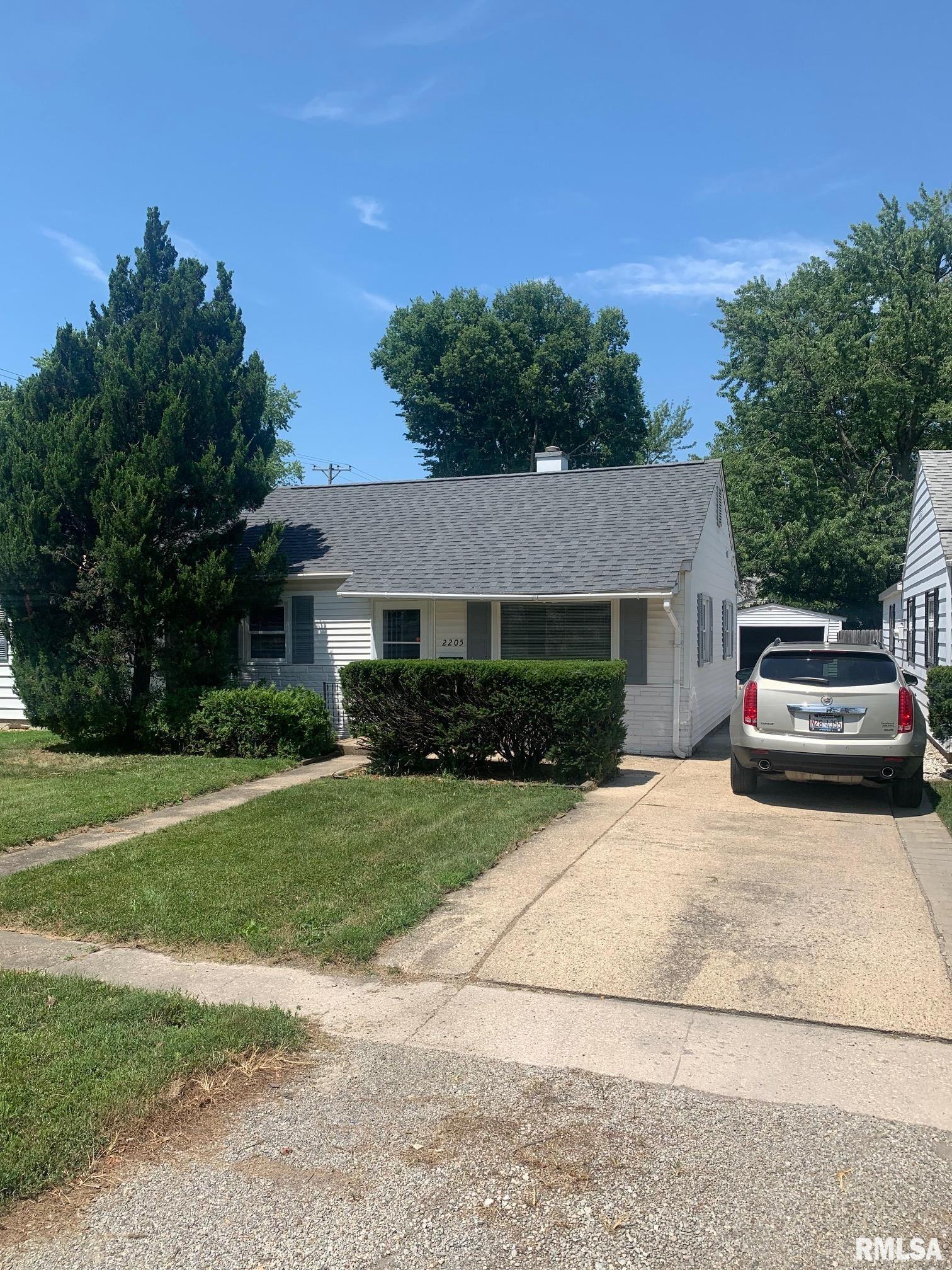 2205 East Converse Street Springfield, IL 62702 - Photo 2 of 14