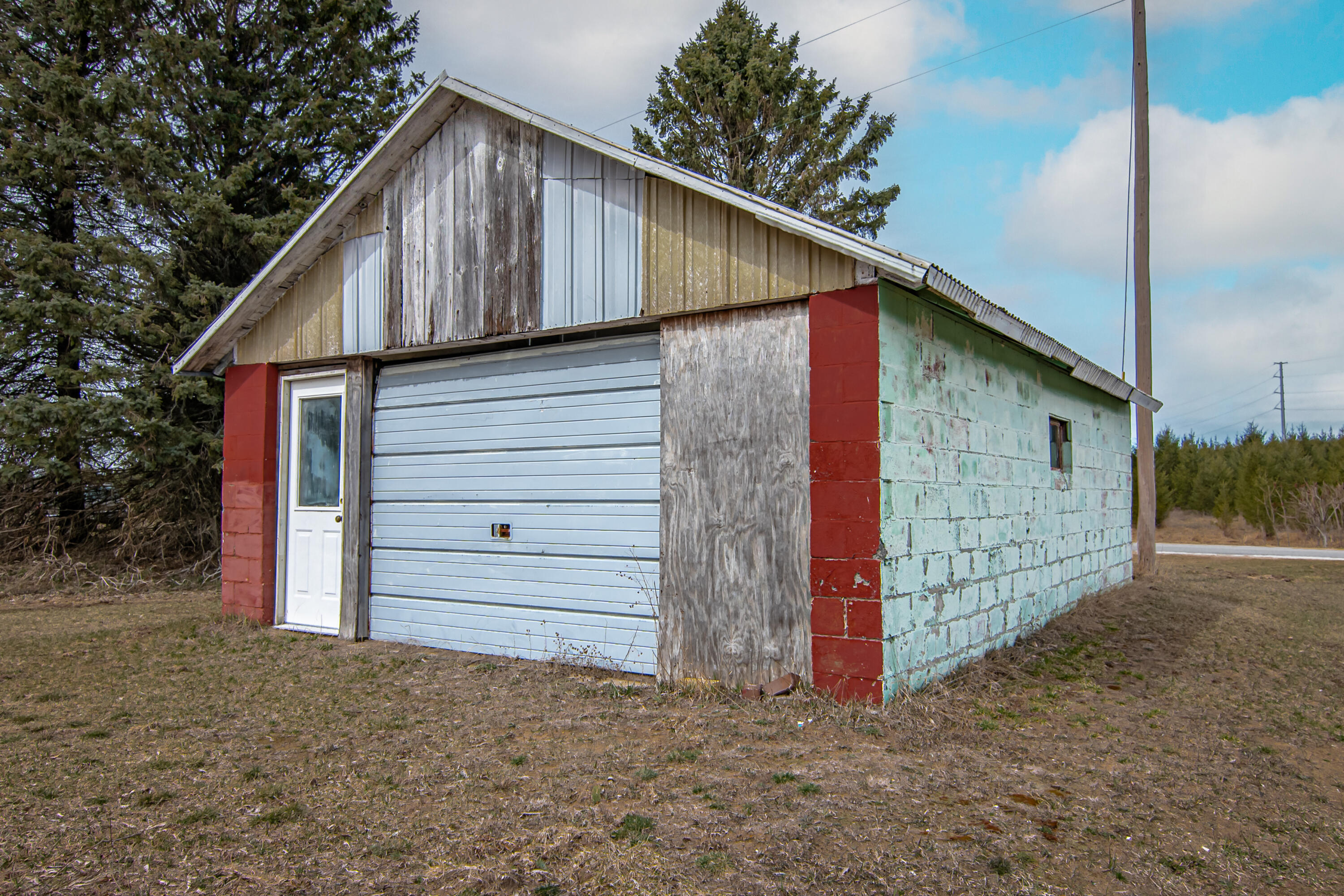 2497 West Lever Road Hart, MI 49420 - Photo 36 of 47 garage