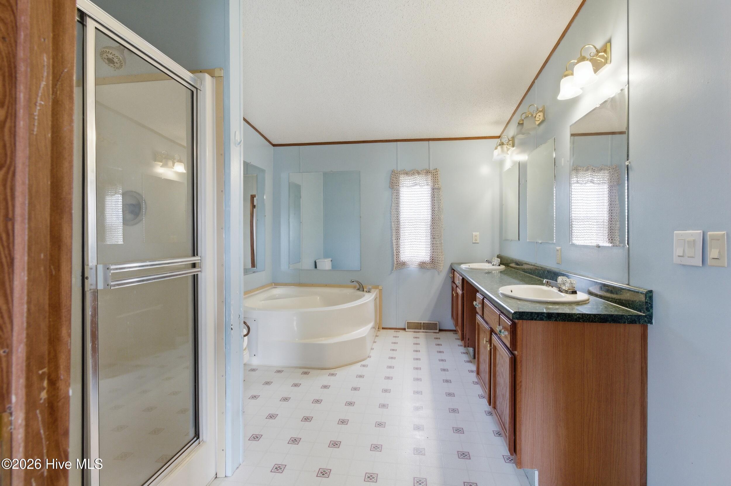 1380 Holland Road Greenville, NC 27834 - Photo 16 of 32 11_img_1257 (1)