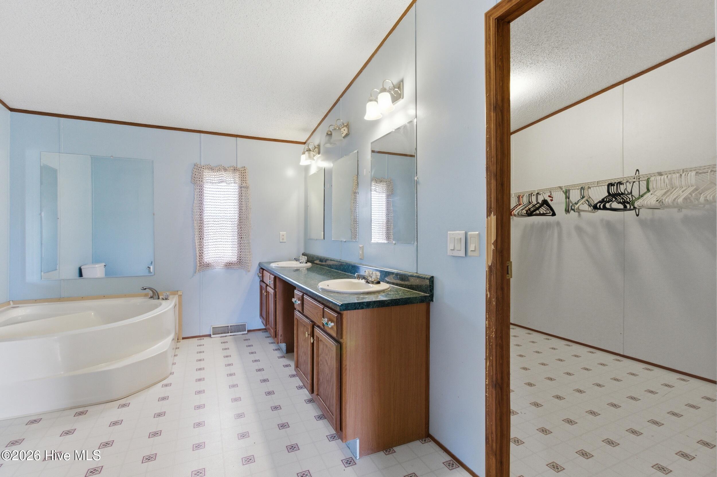 1380 Holland Road Greenville, NC 27834 - Photo 17 of 32 10_img_1251