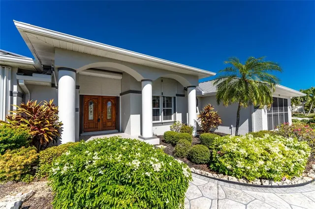 a view of a entryway