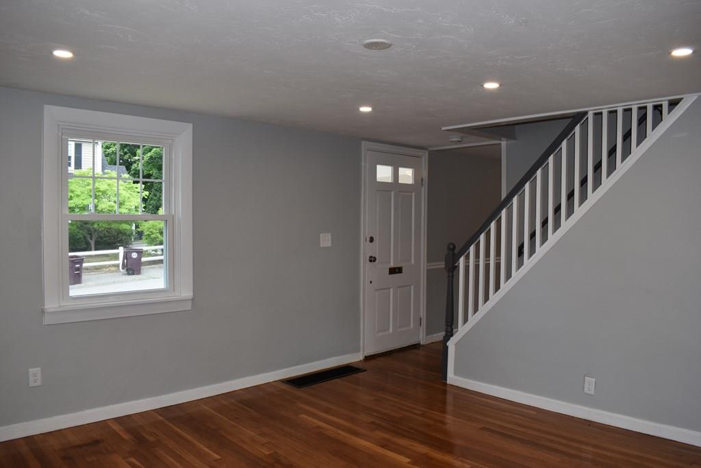 25 Brae Road Weymouth, MA 02191 - Photo 8 of 24 Gallery Image 8