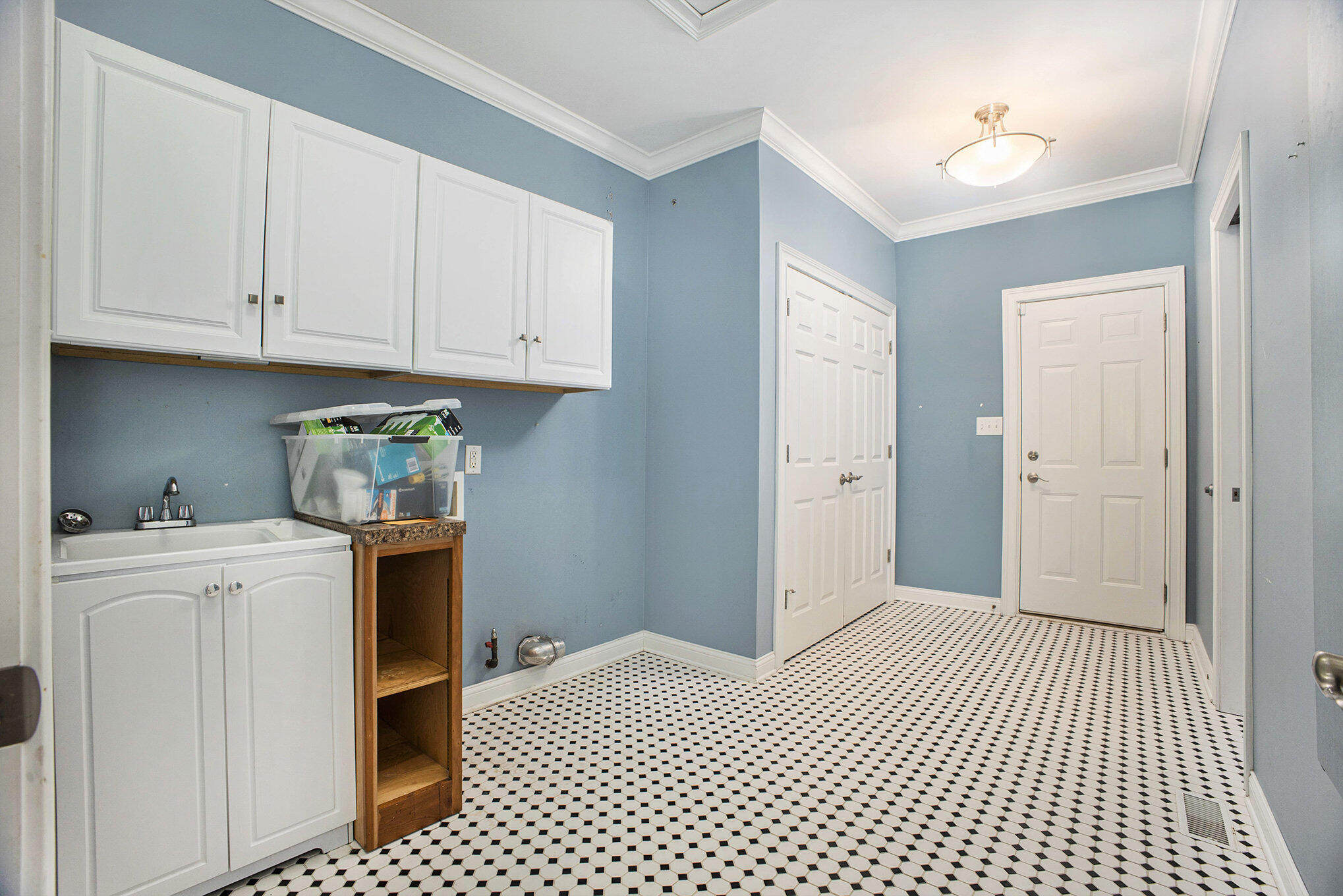 10198 California Street Crown Point, IN 46307 - Photo 21 of 41 a bedroom with a bed and a cabinets