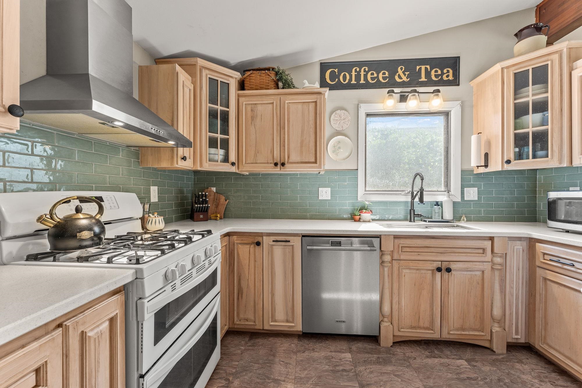 631 10th Street Baraboo, WI 53913 - Photo 4 of 48