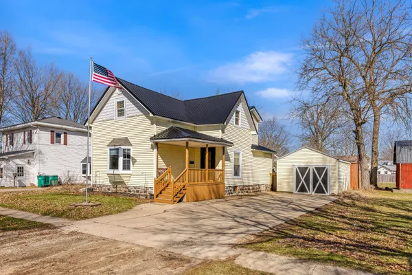 $189,900 | 310 West Adams Street, Homer, MI 49245