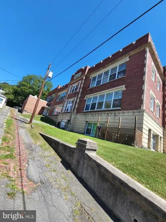 a large building with a yard