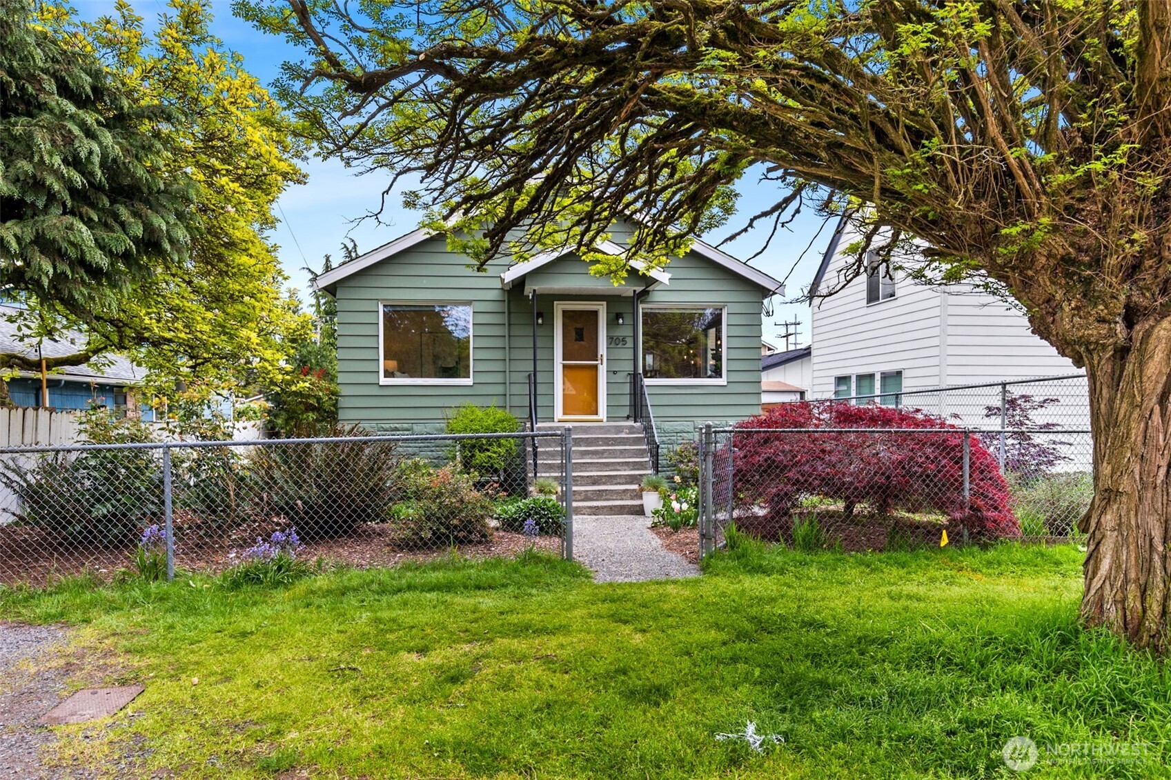 705 North 104th Street Seattle, WA 98133 - Photo 1 of 25
