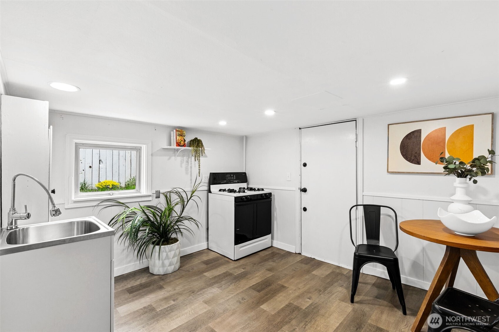 705 North 104th Street Seattle, WA 98133 - Photo 14 of 25
